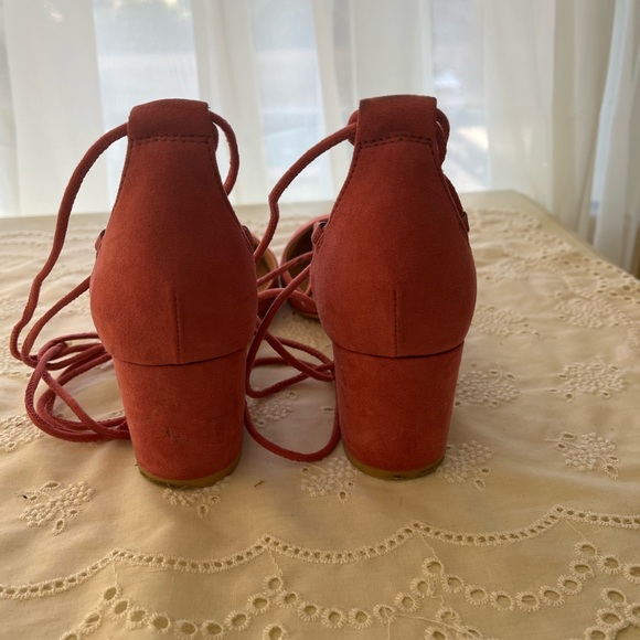 Ann Taylor Loft coral suede lace-up ankle strap block heel pump, size 7 - Picture 4 of 7